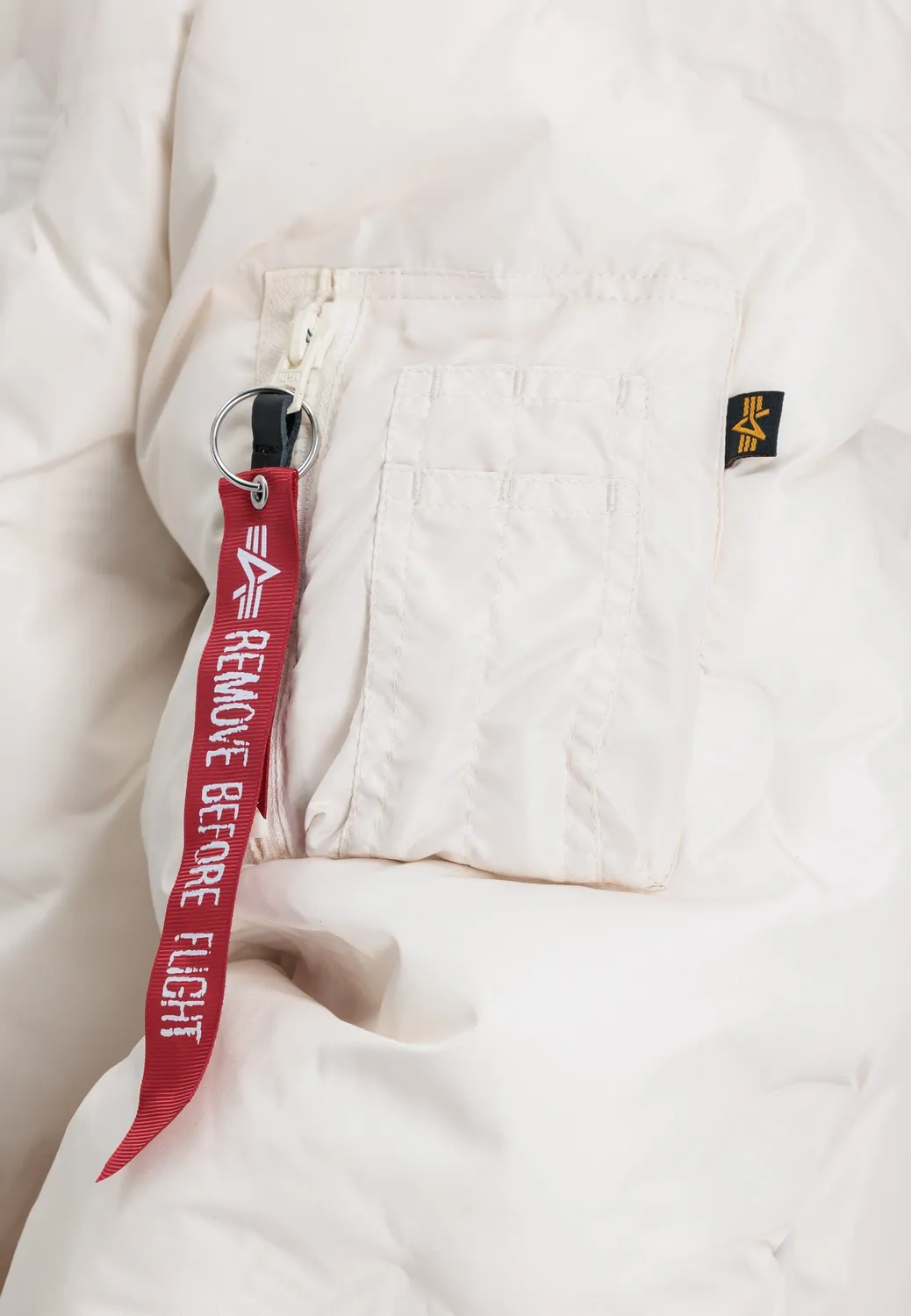 Alpha Industries Hooded Logo Puffer doudoune blanche matelassée