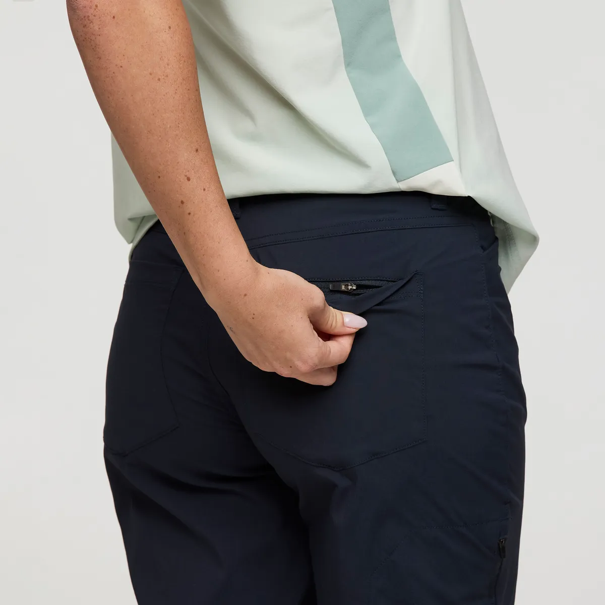 Cotopaxi Coraje Tech Pant pantalon femme kaki extensible