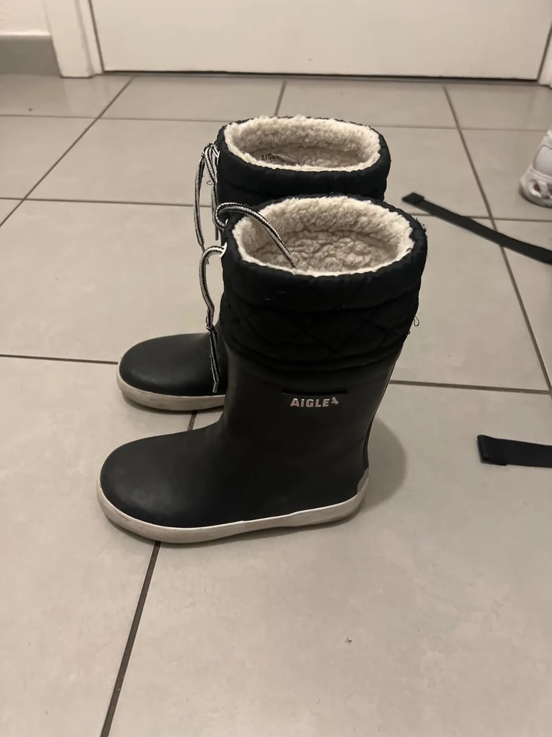 Aigle Giboulee 2 botte de pluie enfant fourrée Marine Blanc