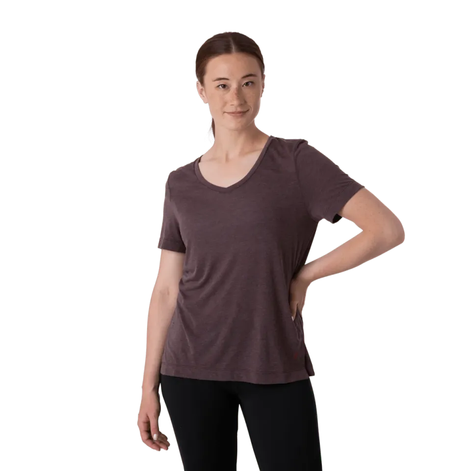 Cotopaxi Paseo t-shirt femme Black Iris col V voyage