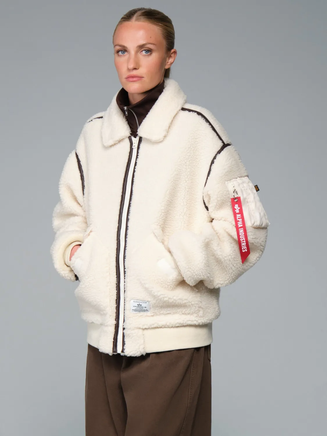Alpha Industries CWU 45/P Sherpa blouson femme eggnog