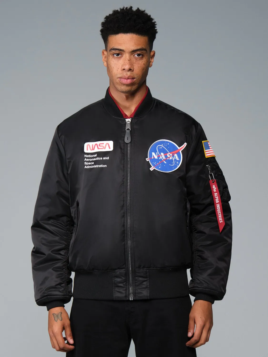 Alpha Industries NASA MA-1 bomber noir réversible isolé