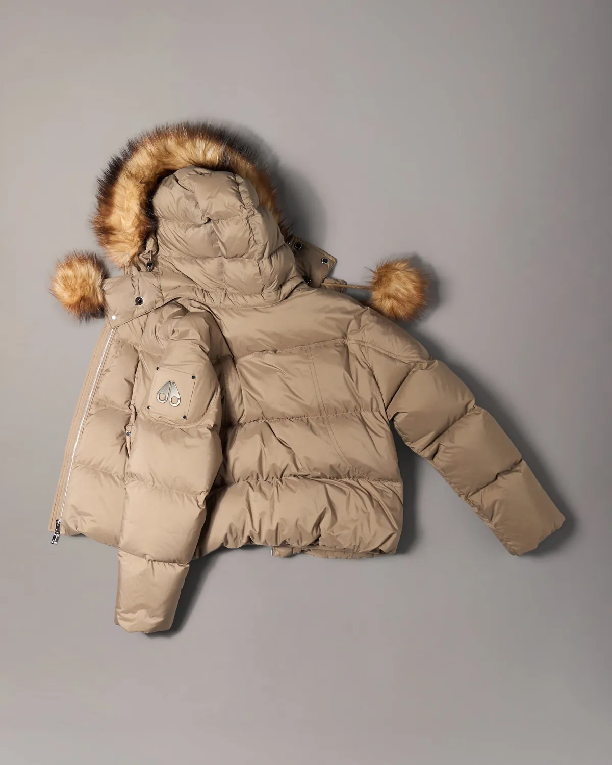 Moose Knuckles Everest doudoune capuche Ashen pompons