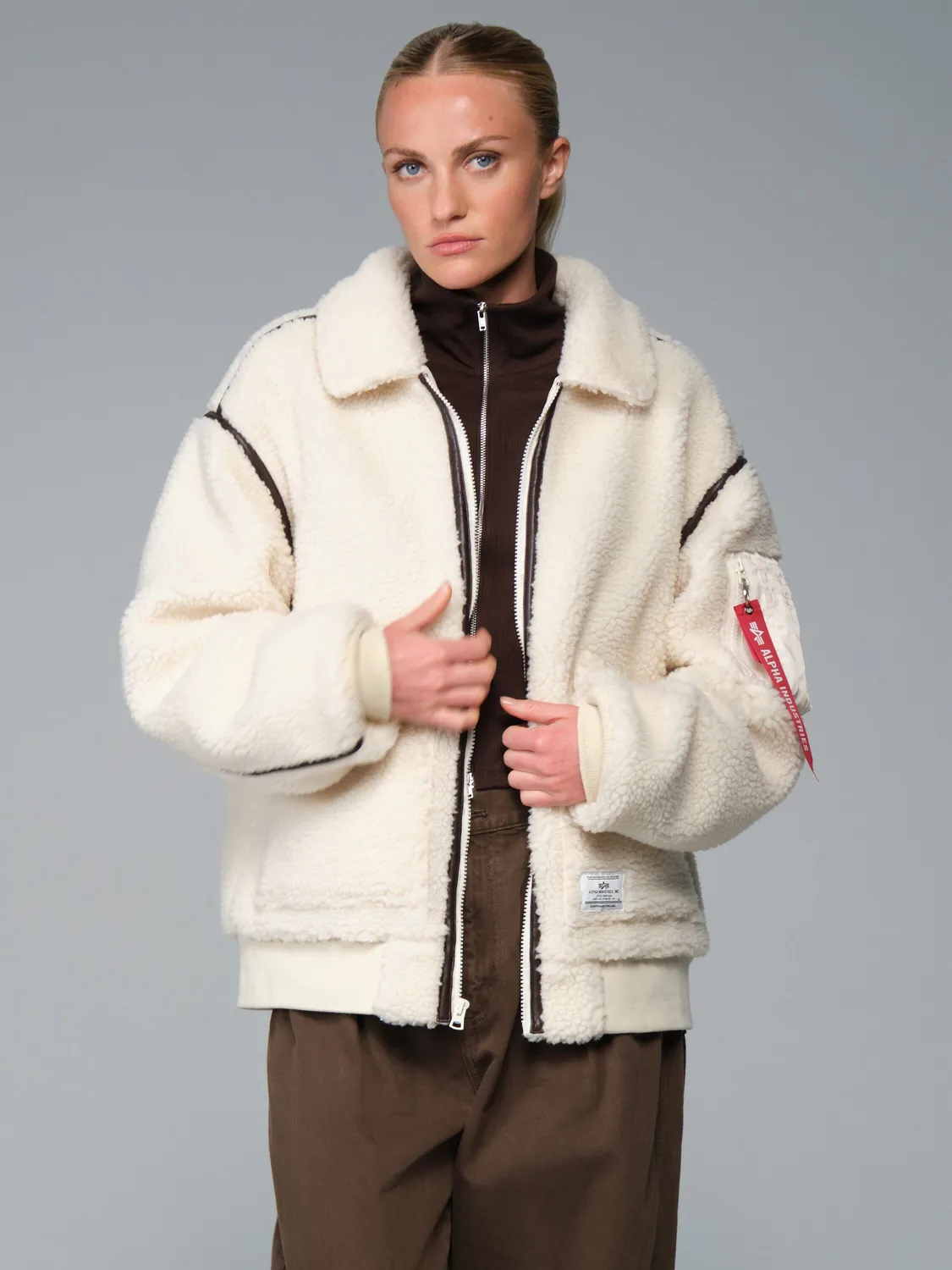 Alpha Industries CWU 45/P Sherpa blouson femme eggnog