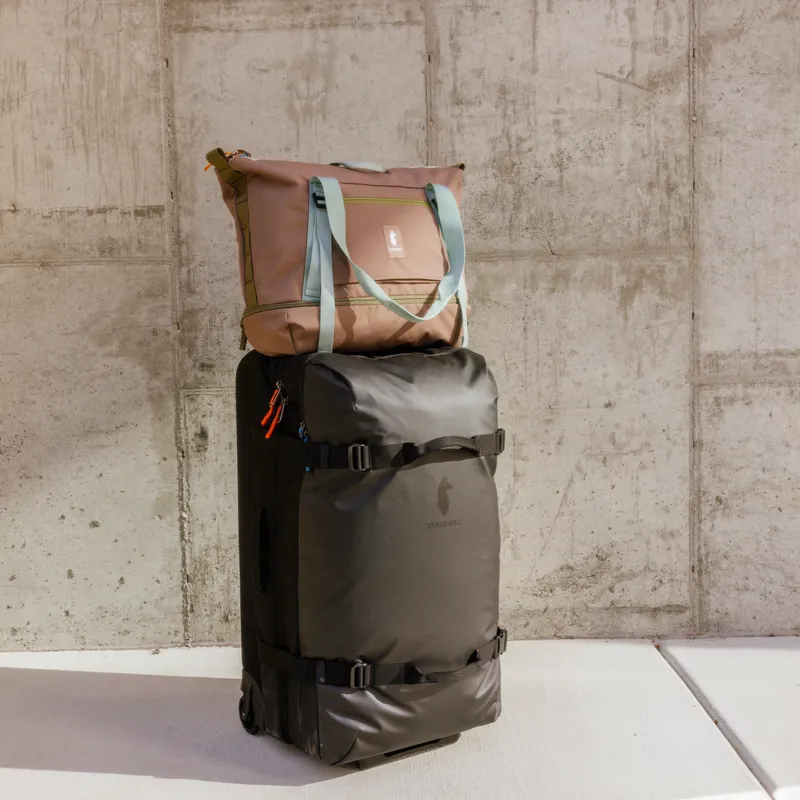 Cotopaxi Allpa 100L sac à roulettes noir résistant